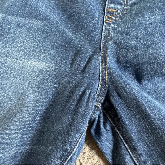 Spanx Jeans Cropped Flare Denim Medium Wash
High rise pull on medium - Picture 11 of 11